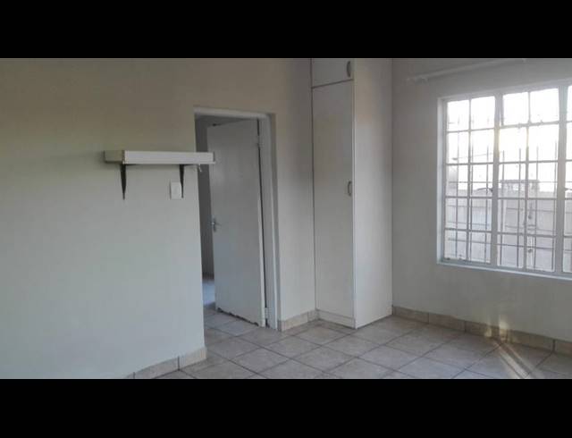 1 BEDROOM PROPERTY TO RENT IN SELECTION PARK